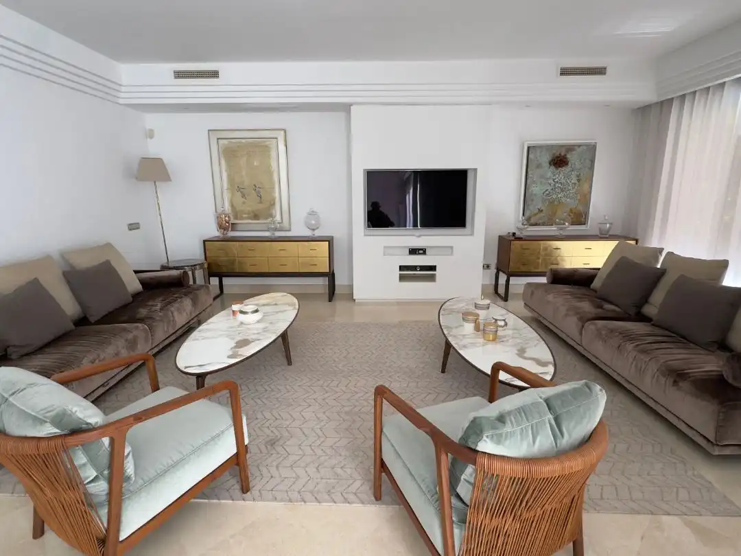 Apartamento en venta en Camino del Ángel, 1a, La Dama de Noche - La Alzambra Sala de estar de Apartamento en venta en Marbella con Aire acondicionado, Terraza y Piscina