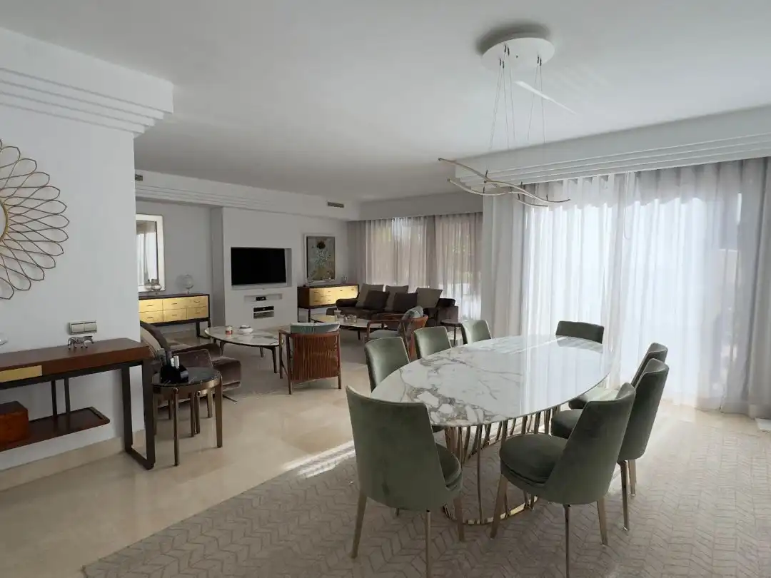 Apartamento en venta en Camino del Ángel, 1a, La Dama de Noche - La Alzambra Comedor de Apartamento en venta en Marbella con Aire acondicionado, Terraza y Piscina