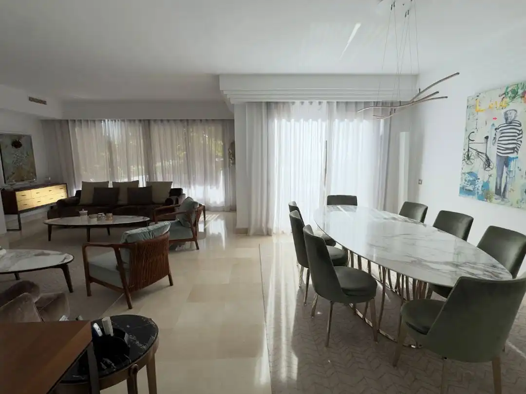 Apartamento en venta en Camino del Ángel, 1a, La Dama de Noche - La Alzambra Comedor de Apartamento en venta en Marbella con Aire acondicionado, Terraza y Piscina