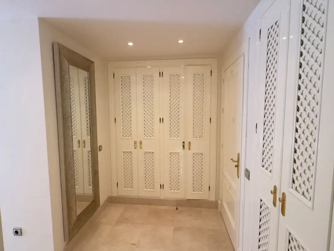 Apartamento en venta en Camino del Ángel, 1a, La Dama de Noche - La Alzambra Apartamento en venta en Marbella con Aire acondicionado, Terraza y Piscina