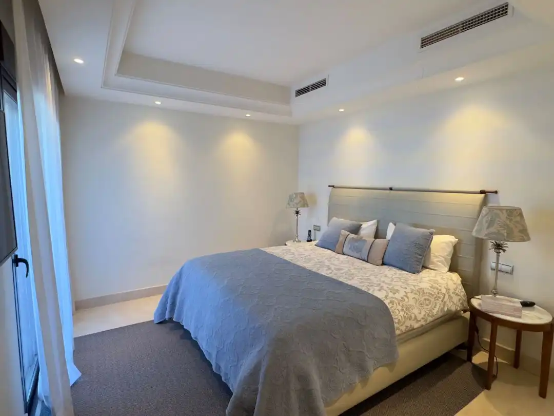 Apartamento en venta en Camino del Ángel, 1a, La Dama de Noche - La Alzambra Habitación de Apartamento en venta en Marbella con Aire acondicionado, Terraza y Piscina