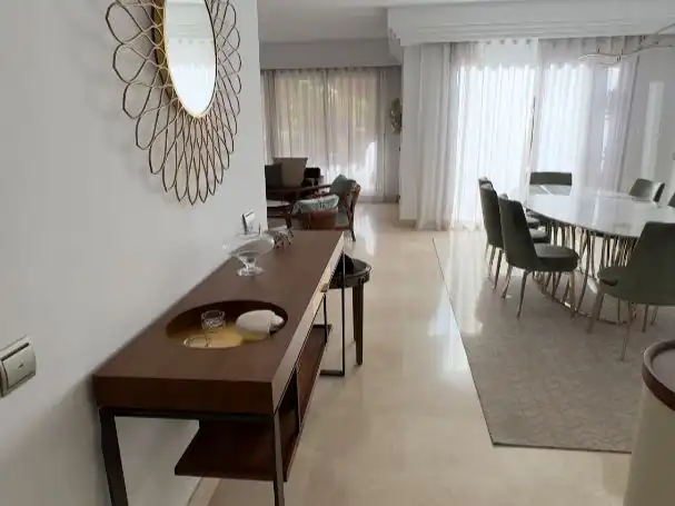 Apartamento en venta en Camino del Ángel, 1a, La Dama de Noche - La Alzambra Comedor de Apartamento en venta en Marbella con Aire acondicionado, Terraza y Piscina