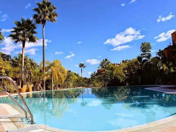 Apartamento en venta en Camino del Ángel, 1a, La Dama de Noche - La Alzambra Piscina de Apartamento en venta en Marbella con Aire acondicionado, Terraza y Piscina