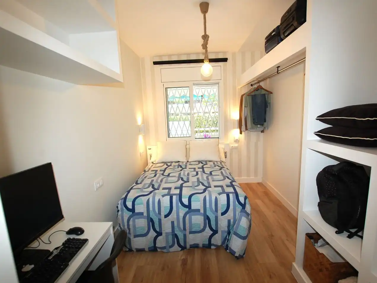 Flat for sale in Passeig de la Marina, 100, La Pineda Bedroom of Flat for sale in Castelldefels with Air Conditioner, Terrace and Swimming Pool