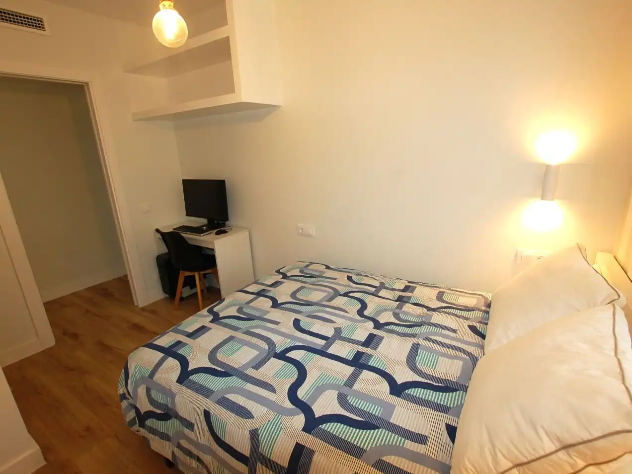 Flat for sale in Passeig de la Marina, 100, La Pineda Bedroom of Flat for sale in Castelldefels with Air Conditioner, Terrace and Swimming Pool