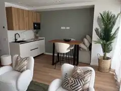 Apartament de lloguer a Calle Huerta Nueva, 31, Estepona Pueblo Sala d'estar de Apartament de lloguer en Estepona amb Aire condicionat, Terrassa i Piscina