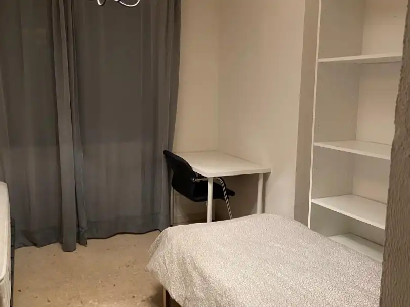 Piso de alquiler en Calle Doctor Antonio Cortés Lladó, 5, Parque María Luisa -Giralda Sur Habitación de Piso de alquiler en Sevilla con Aire acondicionado, Calefacción y Terraza