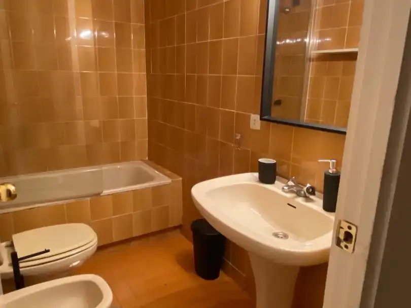 Piso de alquiler en Calle Doctor Antonio Cortés Lladó, 5, Parque María Luisa -Giralda Sur Baño de Piso de alquiler en Sevilla con Aire acondicionado, Calefacción y Terraza