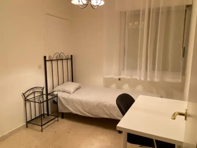 Piso de alquiler en Calle Doctor Antonio Cortés Lladó, 5, Parque María Luisa -Giralda Sur Habitación de Piso de alquiler en Sevilla con Aire acondicionado, Calefacción y Terraza