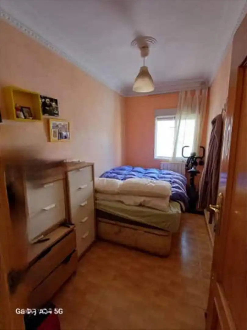 Piso en venta en Tres Olivos - Valverde Habitación de Piso en venta en Madrid con Calefacción