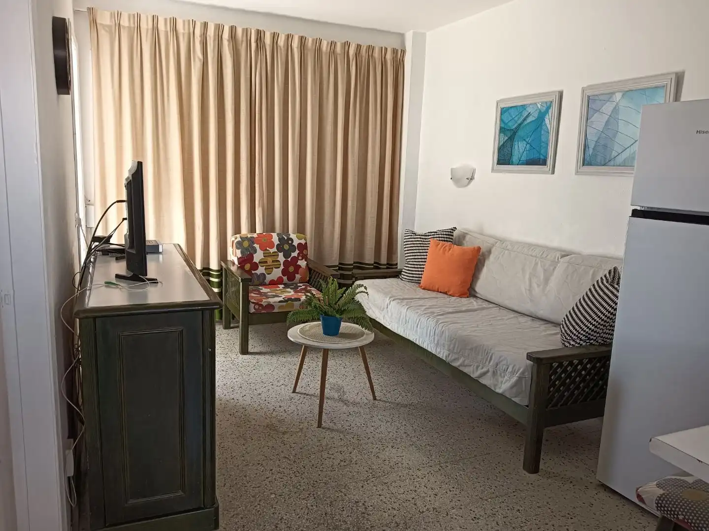 Apartamento de alquiler en Avenida 8 de Marzo, 11, Playa del Inglés Sala de estar de Apartamento de alquiler en San Bartolomé de Tirajana con Terraza, Piscina y Amueblado