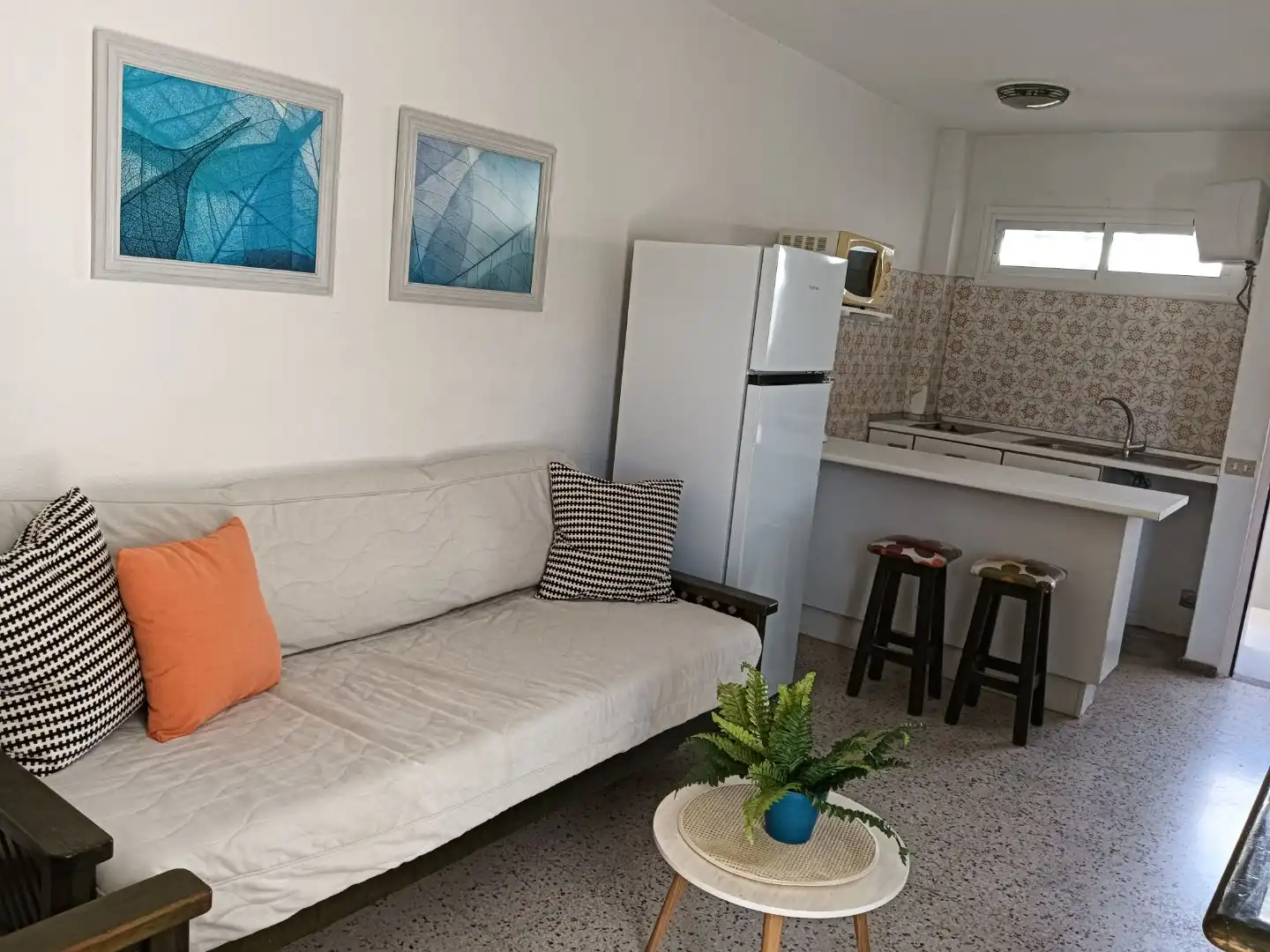 Apartamento de alquiler en Avenida 8 de Marzo, 11, Playa del Inglés Sala de estar de Apartamento de alquiler en San Bartolomé de Tirajana con Terraza, Piscina y Amueblado