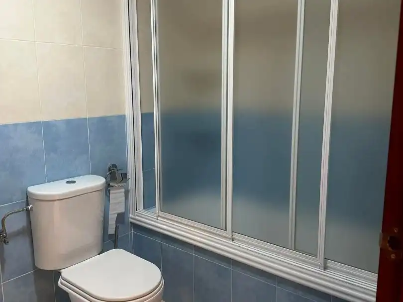 Wohnung zur Miete in Avenida la Pólvora, 10, Zona Carrefour Badezimmer von Wohnung zur Miete in Rota mit Abstellraum, Möbliert und Gemeinschaftsparkplatz