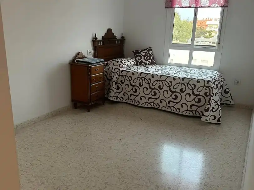 Wohnung zur Miete in Avenida la Pólvora, 10, Zona Carrefour Schlafzimmer von Wohnung zur Miete in Rota mit Abstellraum, Möbliert und Gemeinschaftsparkplatz