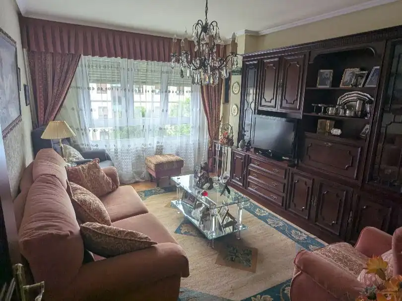 Piso en venta en Uistin Kalea, 3, Lasarte-Oria Sala de estar de Piso en venta en Lasarte-Oria con Balcón