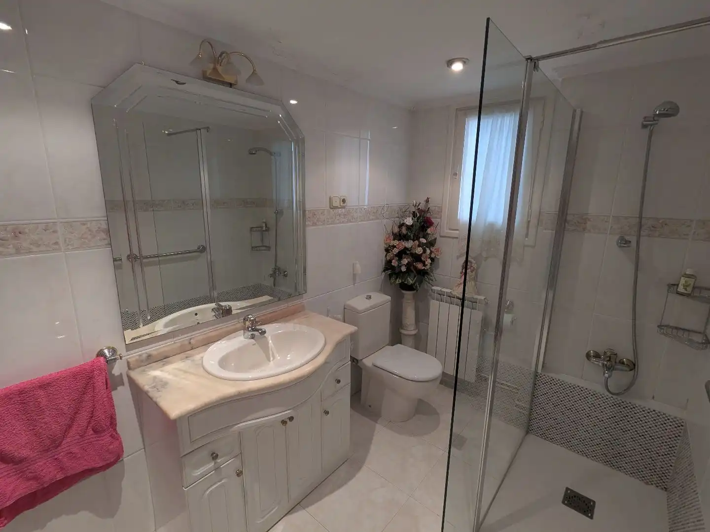 Piso en venta en Uistin Kalea, 3, Lasarte-Oria Baño de Piso en venta en Lasarte-Oria con Balcón