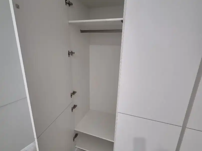 Piso de alquiler en Virgen de Lujan, 11, Los Remedios Habitación de Piso de alquiler en Sevilla con Aire acondicionado, Calefacción y Videoportero