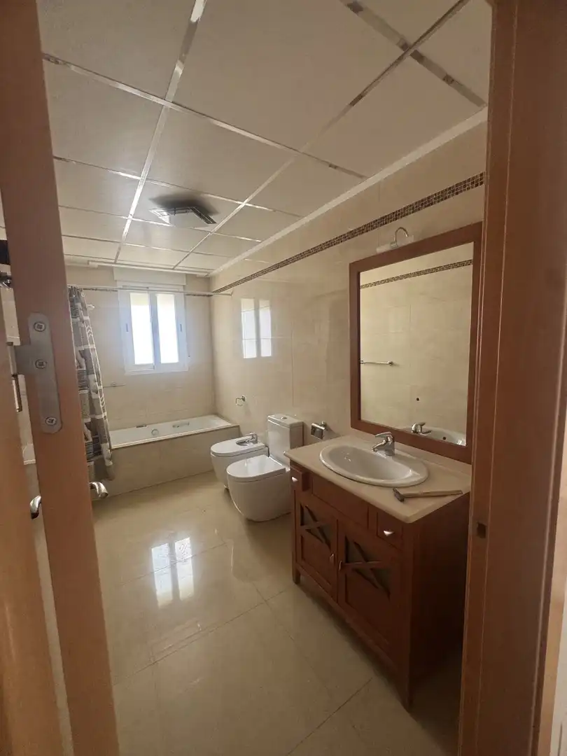 Habitación en Calle Celestino Roig, 1, Polígono Santa Ana Baño de Piso para compartir en Cartagena con Aire acondicionado, Calefacción y Terraza
