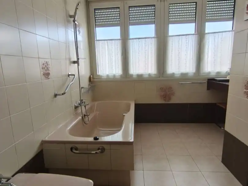 Pis en venda a Santa Teresa - San Pedro Cardeña Bany de Pis en venda en Burgos Capital amb Balcó
