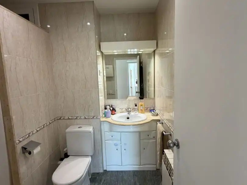 Flat for sale in Sant Vicenç Dels Horts Bathroom of Flat for sale in Sant Vicenç Dels Horts with Heating, Parquet flooring and Video intercom