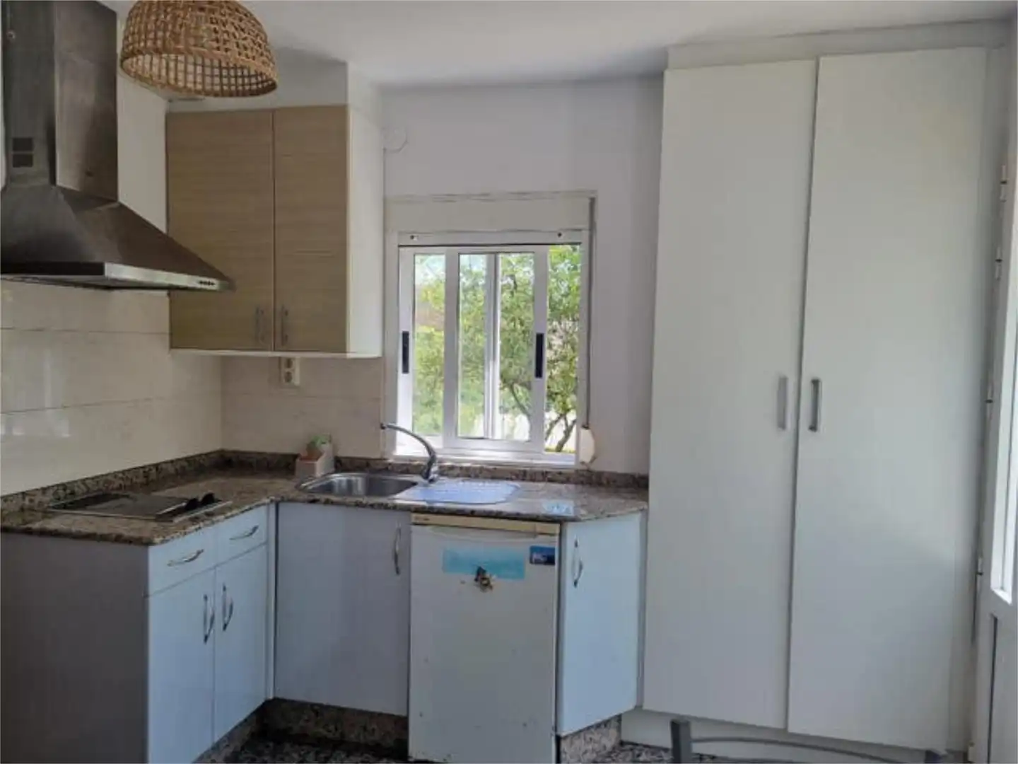 Einfamilien-Reihenhaus zur Miete in Sobrado (A Coruña) Küche von Einfamilien-Reihenhaus zur Miete in Sobrado (A Coruña) mit Privatgarten, Terrasse und Abstellraum