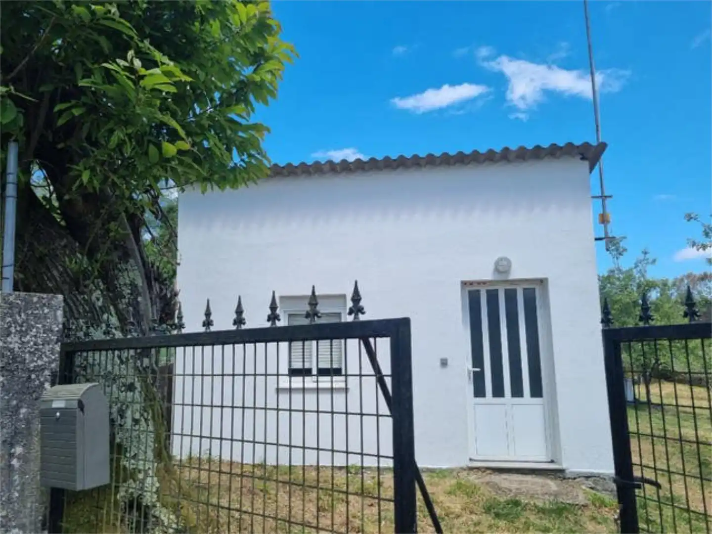 Einfamilien-Reihenhaus zur Miete in Sobrado (A Coruña) Außenansicht von Einfamilien-Reihenhaus zur Miete in Sobrado (A Coruña) mit Privatgarten, Terrasse und Abstellraum