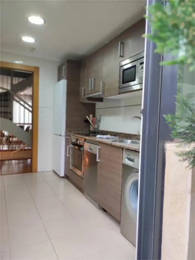 Wohnung zum Verkauf in Soto de la Marina Küche von Wohnung zum Verkauf in Santa Cruz de Bezana mit Heizung, Privatgarten und Terrasse