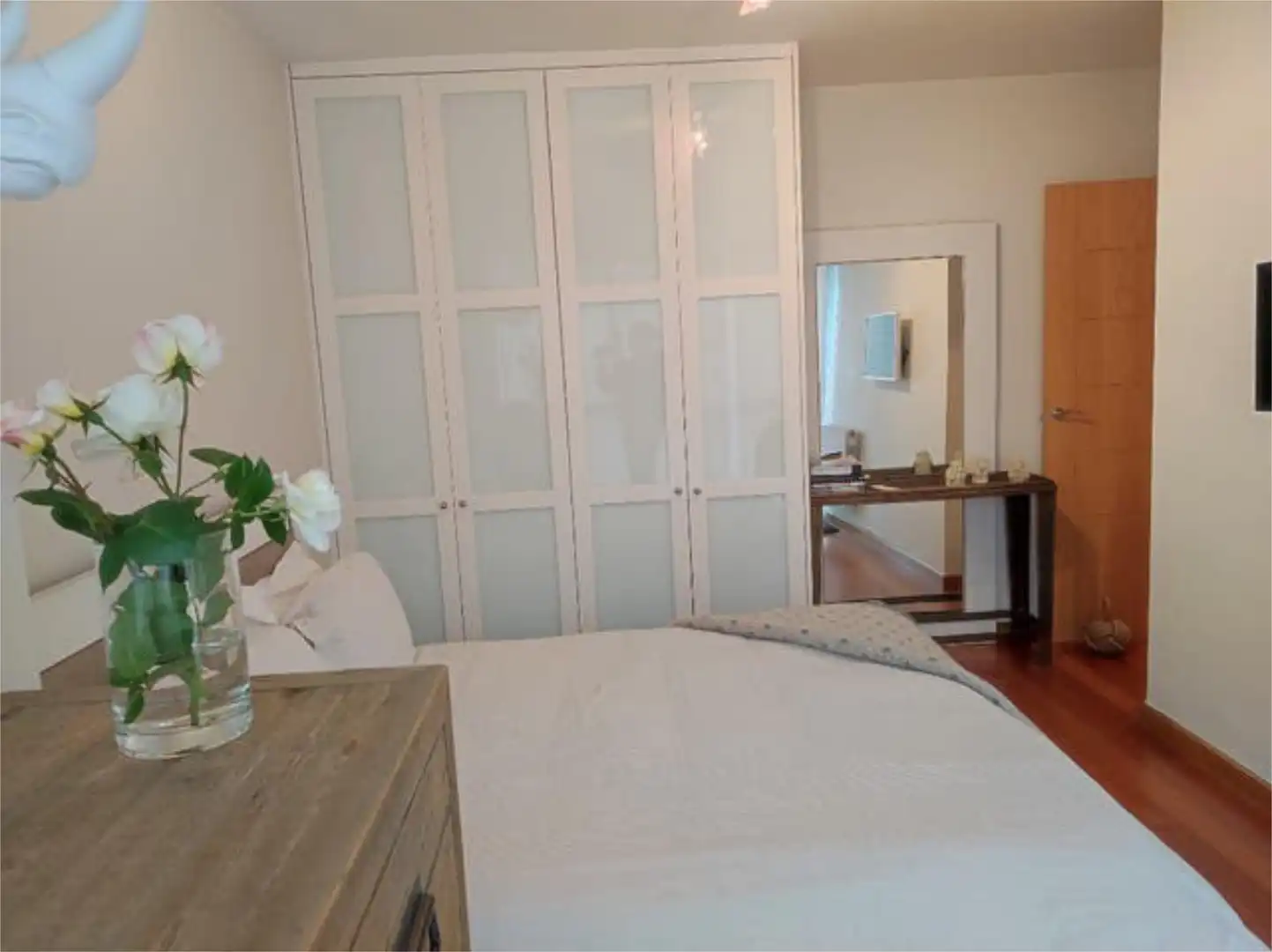 Wohnung zum Verkauf in Soto de la Marina Schlafzimmer von Wohnung zum Verkauf in Santa Cruz de Bezana mit Heizung, Privatgarten und Terrasse