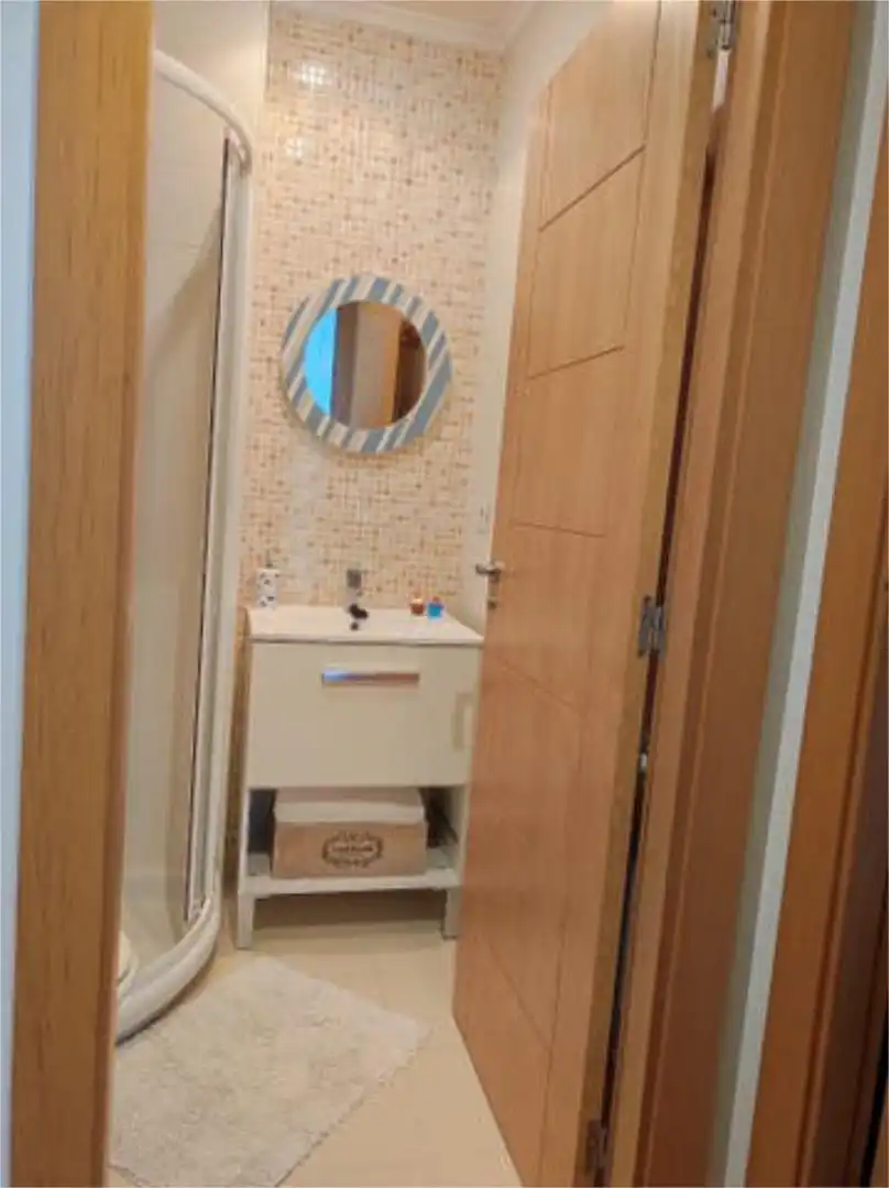 Wohnung zum Verkauf in Soto de la Marina Badezimmer von Wohnung zum Verkauf in Santa Cruz de Bezana mit Heizung, Privatgarten und Terrasse