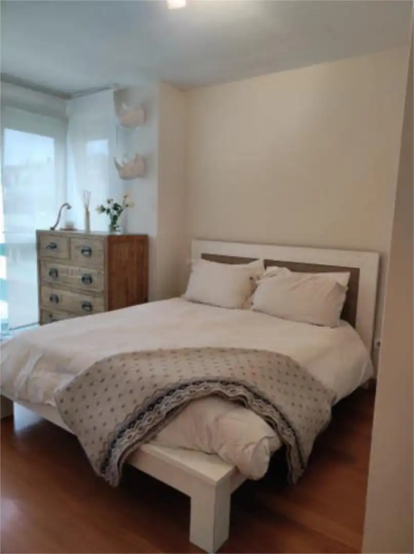 Wohnung zum Verkauf in Soto de la Marina Schlafzimmer von Wohnung zum Verkauf in Santa Cruz de Bezana mit Heizung, Privatgarten und Terrasse