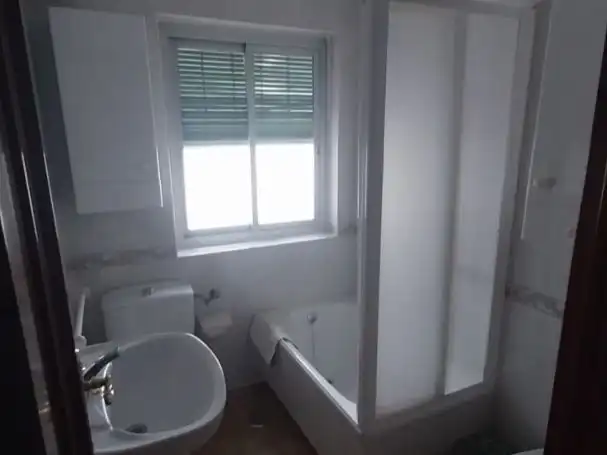 Baño de Piso de alquiler en Jaén con Aire acondicionado, Amueblado y Balcón
