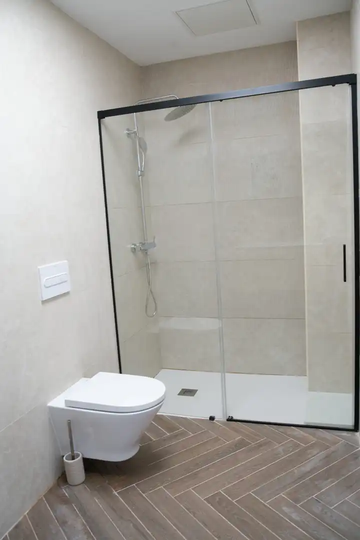 Loft zur Miete in Carrer Racó, 5, Playa del Puig Badezimmer von Loft zur Miete in El Puig de Santa Maria mit Klimaanlage, Heizung und Parkett