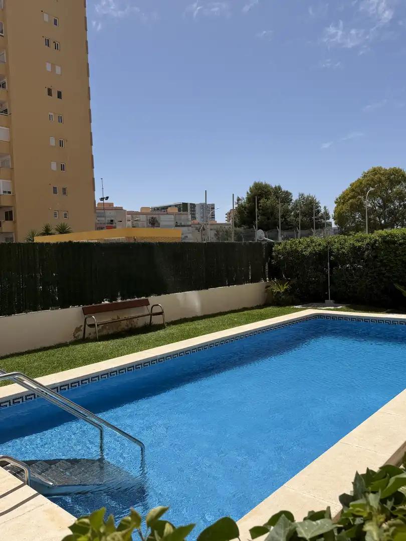 Loft zur Miete in Carrer Racó, 5, Playa del Puig Schwimmbecken von Loft zur Miete in El Puig de Santa Maria mit Klimaanlage, Heizung und Parkett
