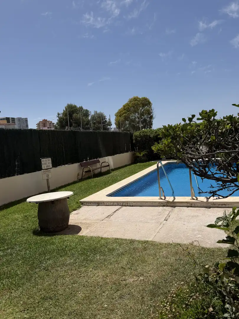 Loft zur Miete in Carrer Racó, 5, Playa del Puig Schwimmbecken von Loft zur Miete in El Puig de Santa Maria mit Klimaanlage, Heizung und Parkett