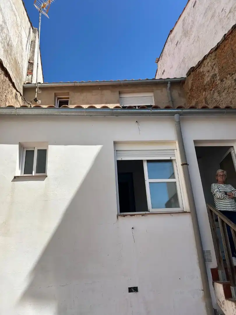 Vista exterior de Casa adosada en venda en Feria amb Traster, Moblat i Rentadora