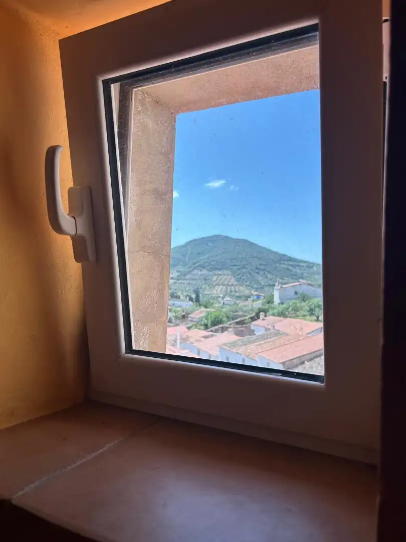 Vista exterior de Casa adosada en venda en Feria amb Traster, Moblat i Rentadora