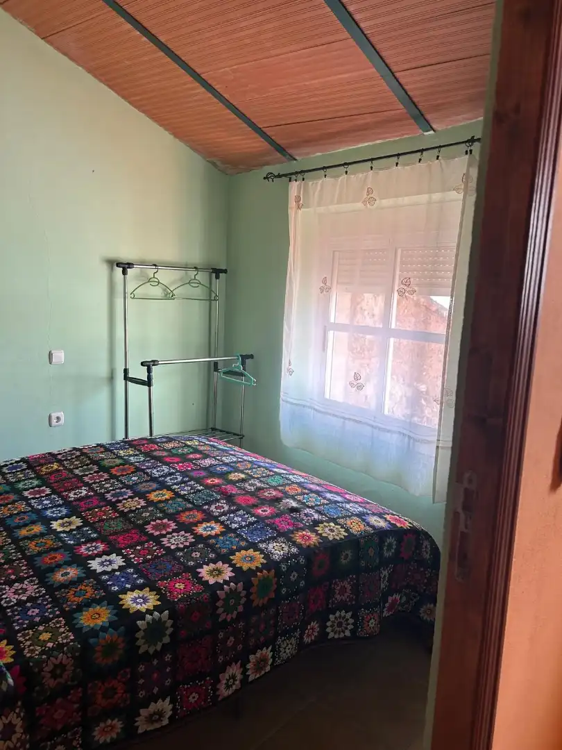 Dormitori de Casa adosada en venda en Feria amb Traster, Moblat i Rentadora