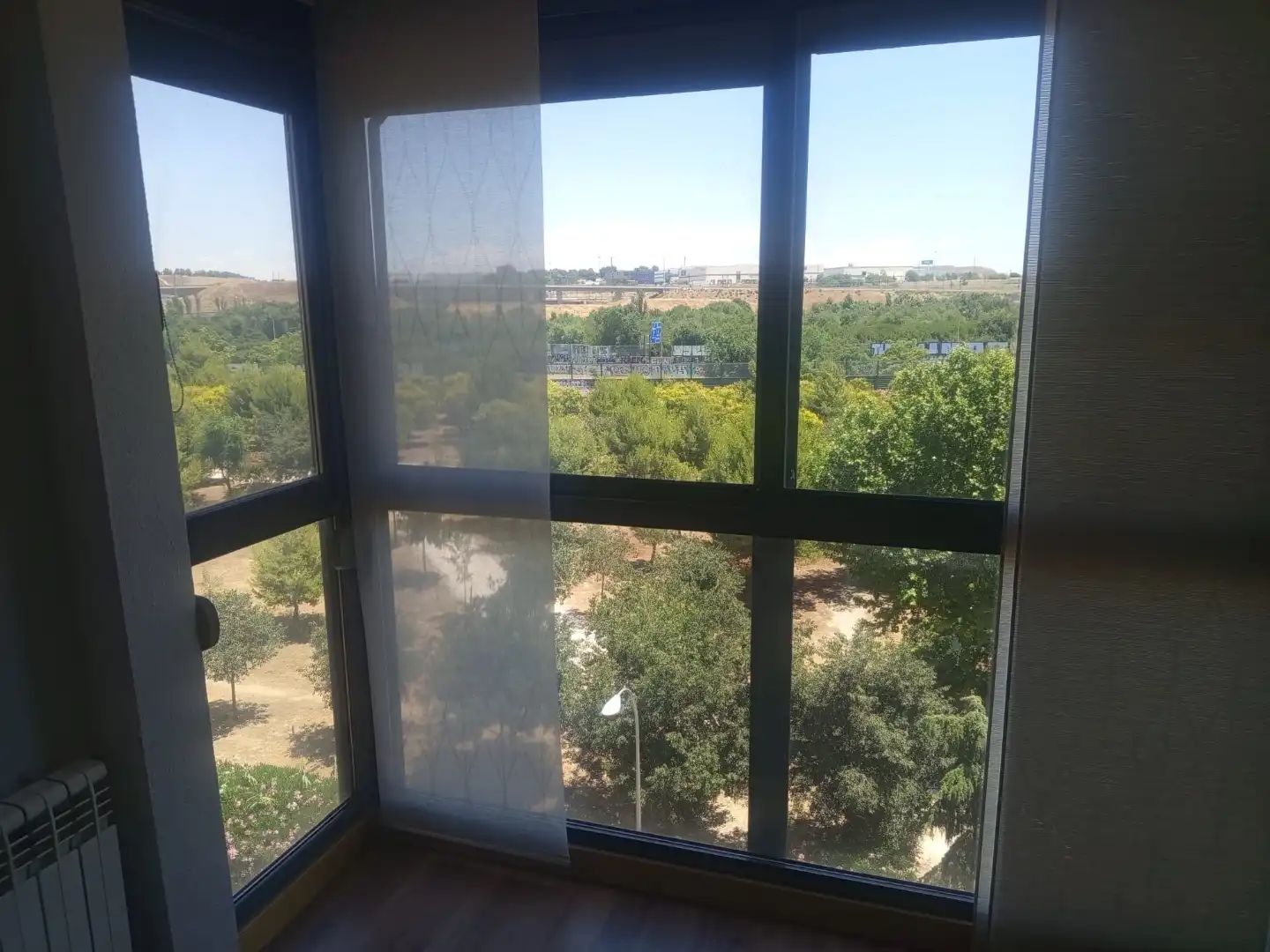 Ático en venta en Avenida de los Rosales, 64, Butarque Habitación de Ático en venta en Madrid con Aire acondicionado, Calefacción y Jardín privado