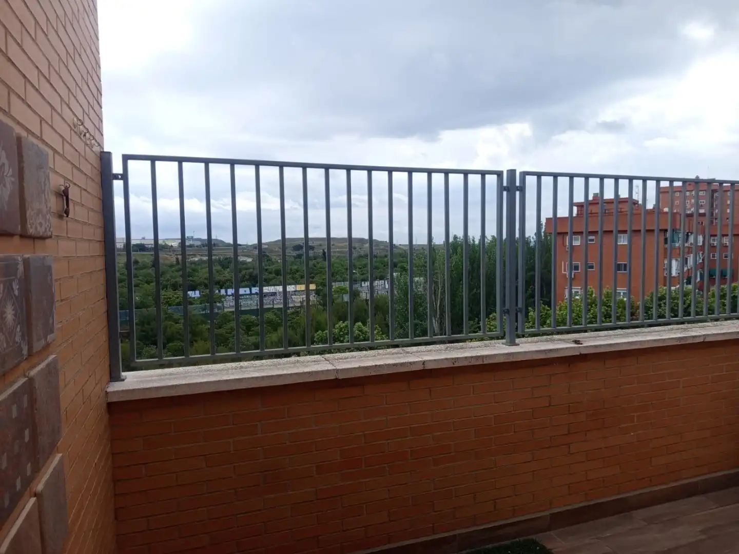 Ático en venta en Avenida de los Rosales, 64, Butarque Terraza de Ático en venta en Madrid con Aire acondicionado, Calefacción y Jardín privado