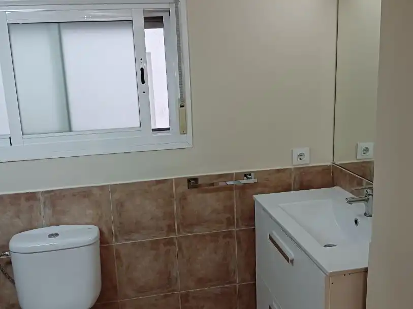 Piso de alquiler en Calle Grupo Oscar Carvallo, 7, La Calzada - La Florida Baño de Piso de alquiler en Sevilla con Aire acondicionado y Calefacción
