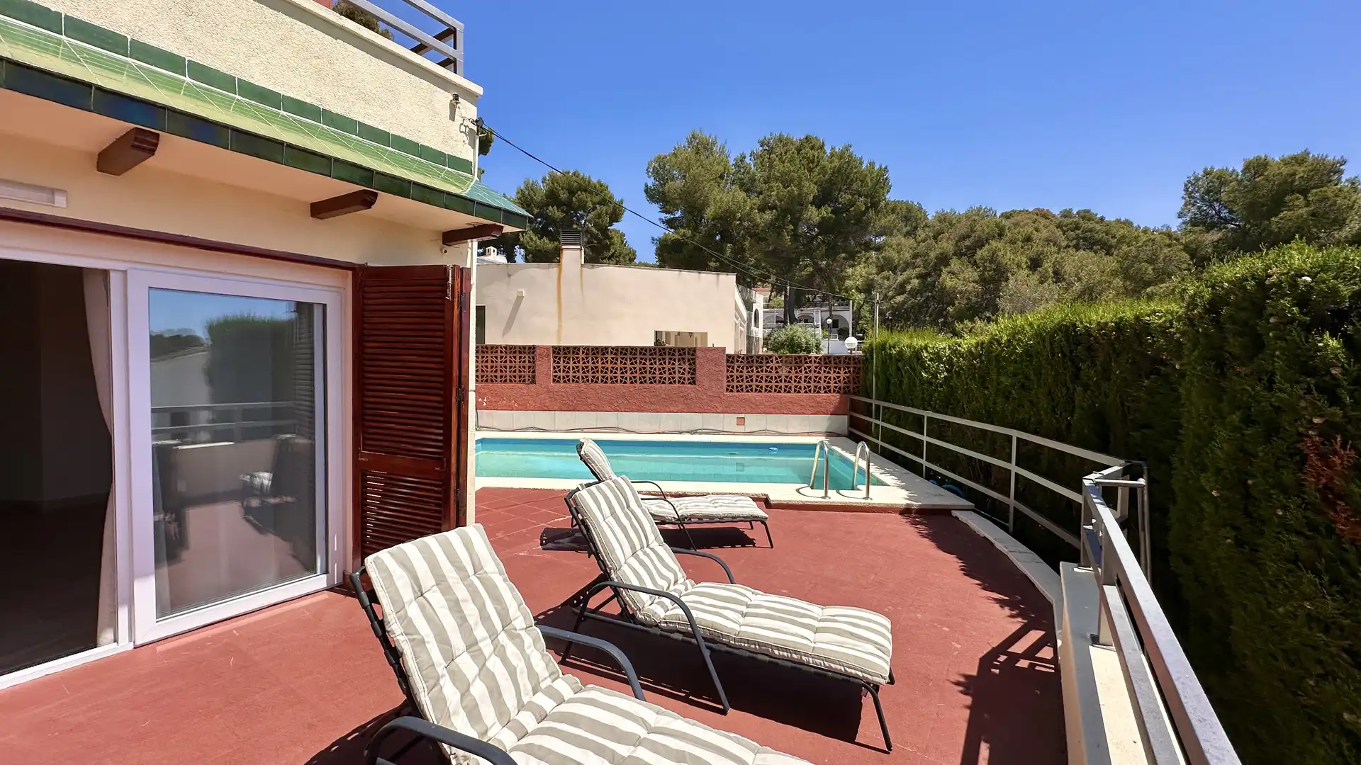 Houses for sale in Carrer de Les Garrigues, 20, La Móra Swimming pool of Houses for sale in Tarragona Capital with Air Conditioner, Terrace and Swimming Pool