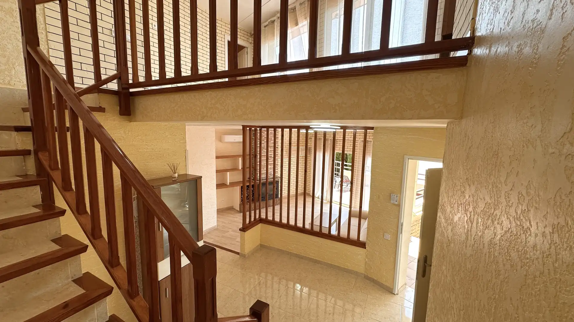 Houses for sale in Carrer de Les Garrigues, 20, La Móra Houses for sale in Tarragona Capital with Air Conditioner, Terrace and Swimming Pool