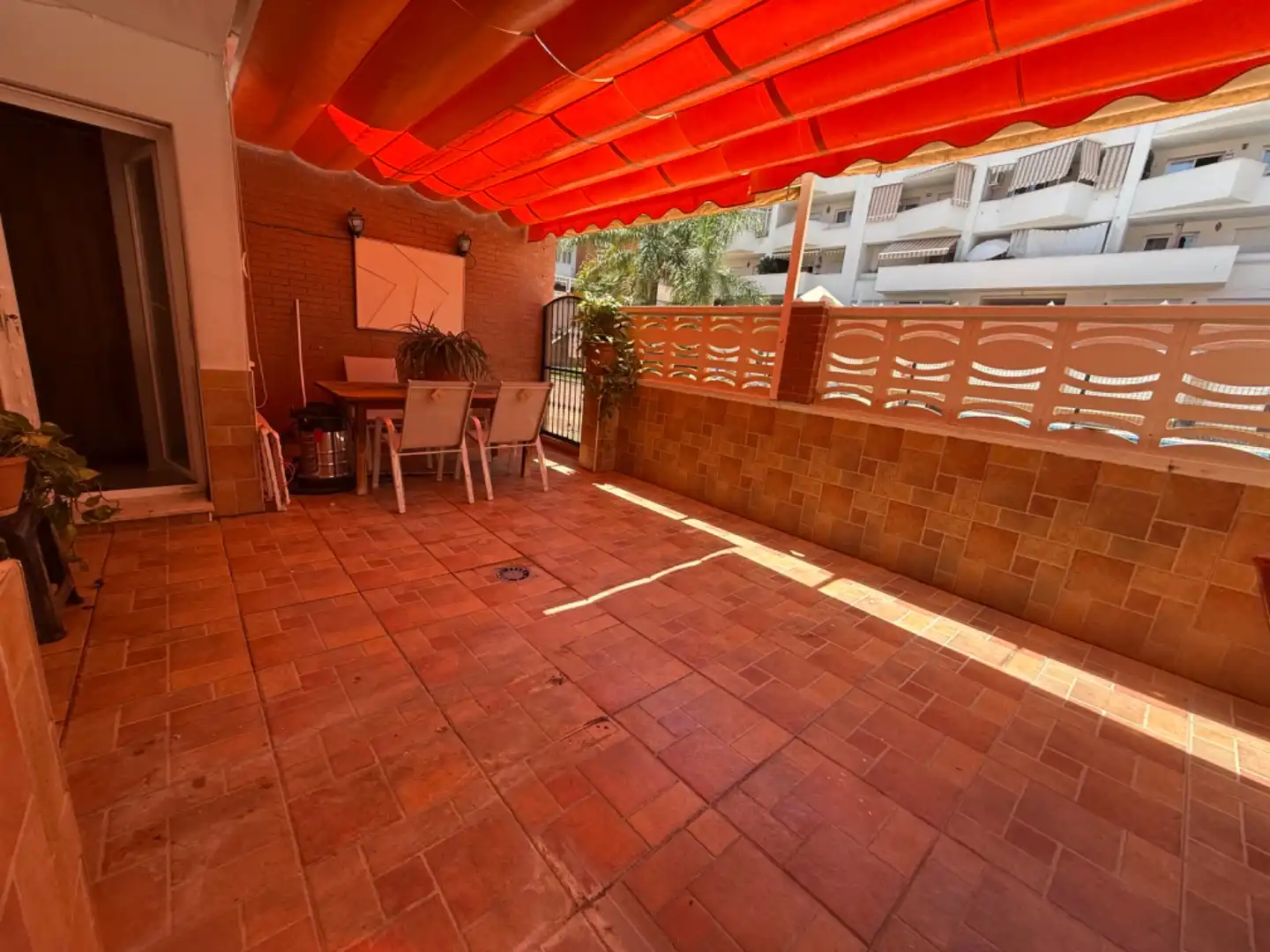 Piso en venta en Avenida Puerta del Mar, 45, Huerta Nueva Terraza de Piso en venta en Estepona con Parquet, Terraza y Piscina