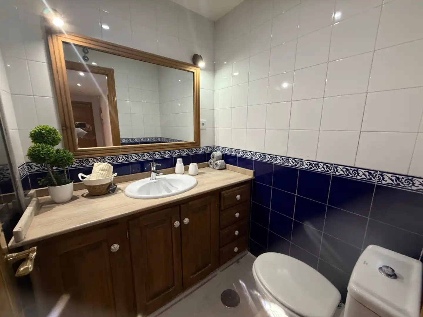 Piso en venta en Avenida Puerta del Mar, 45, Huerta Nueva Baño de Piso en venta en Estepona con Parquet, Terraza y Piscina