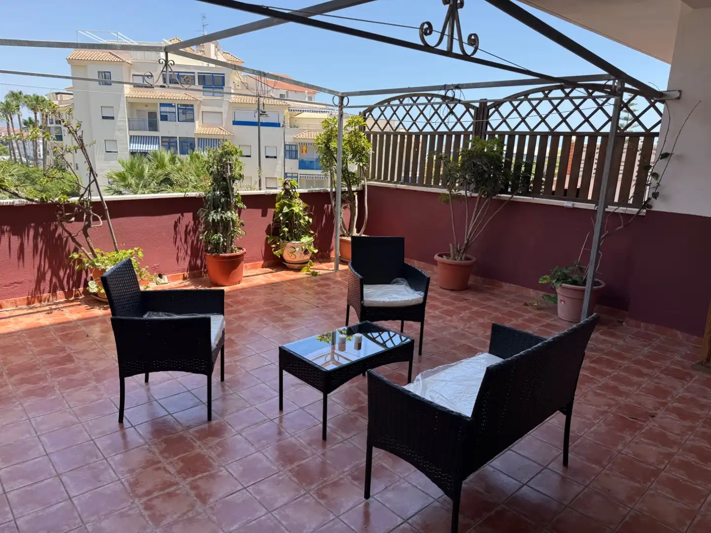 Piso en venta en Avenida Puerta del Mar, 45, Huerta Nueva Terraza de Piso en venta en Estepona con Parquet, Terraza y Piscina