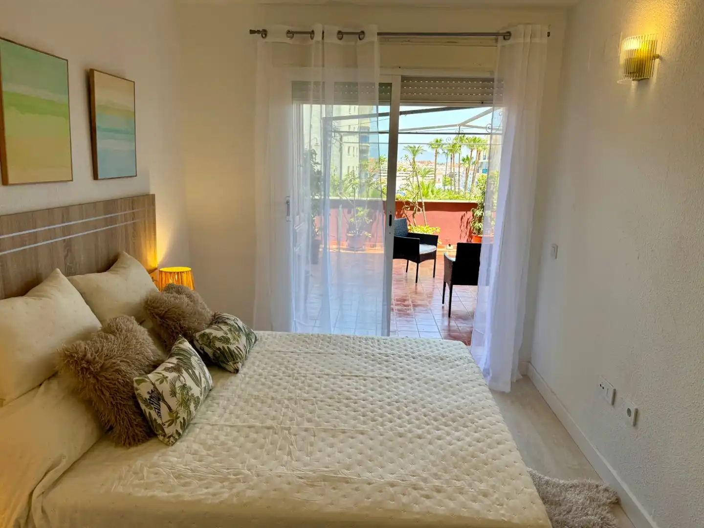 Piso en venta en Avenida Puerta del Mar, 45, Huerta Nueva Habitación de Piso en venta en Estepona con Parquet, Terraza y Piscina