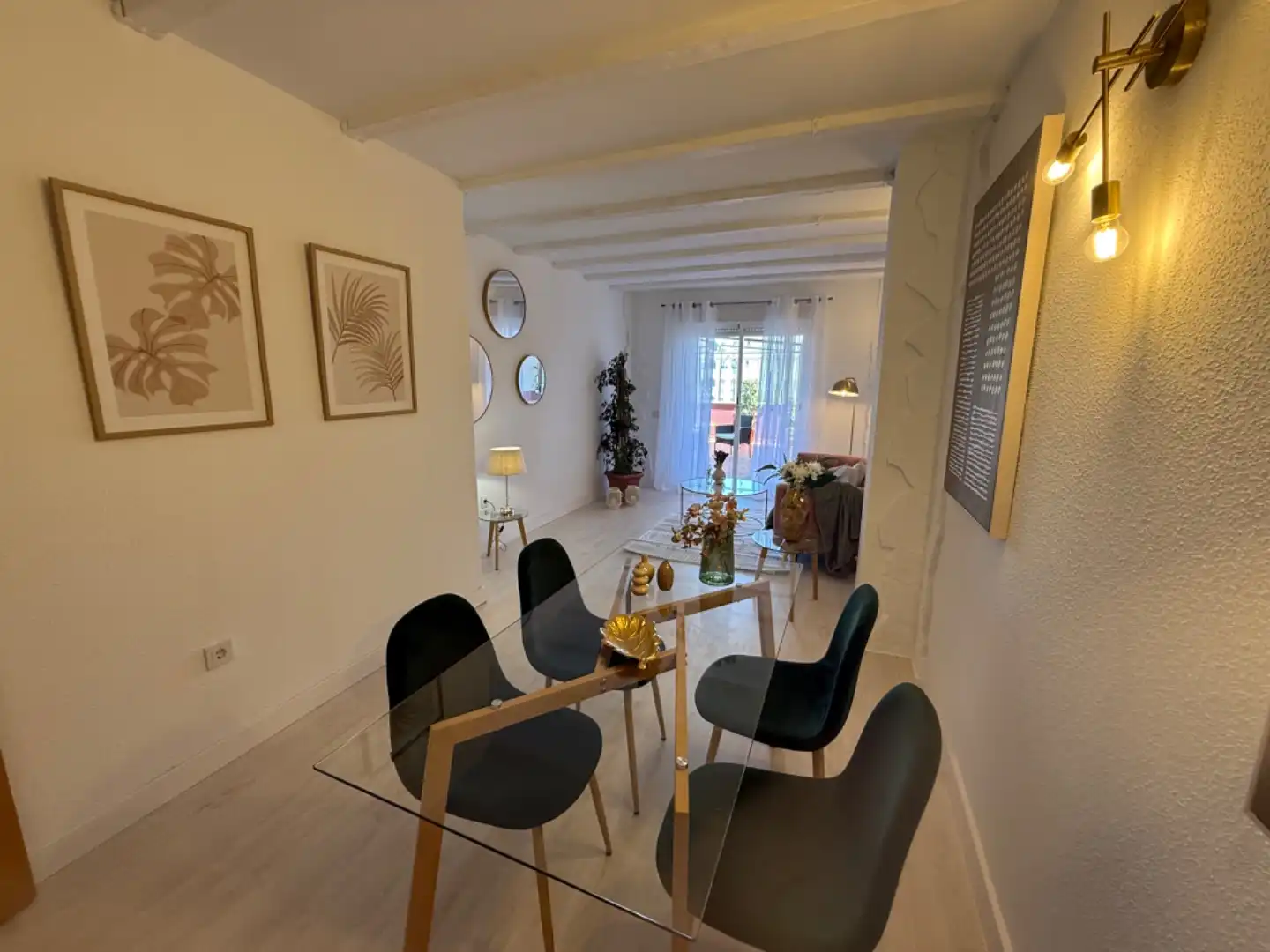 Piso en venta en Avenida Puerta del Mar, 45, Huerta Nueva Comedor de Piso en venta en Estepona con Parquet, Terraza y Piscina