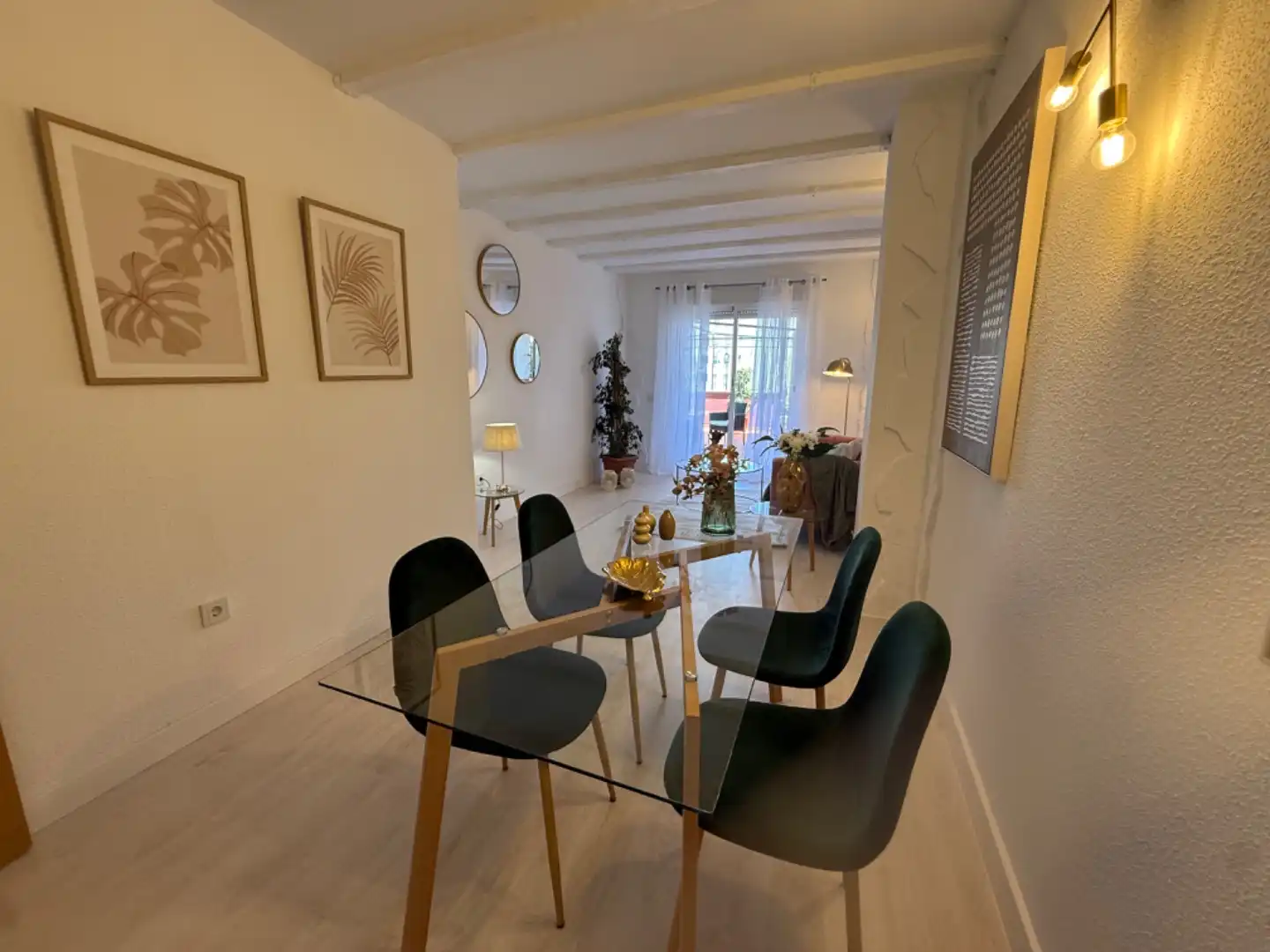 Piso en venta en Avenida Puerta del Mar, 45, Huerta Nueva Comedor de Piso en venta en Estepona con Parquet, Terraza y Piscina