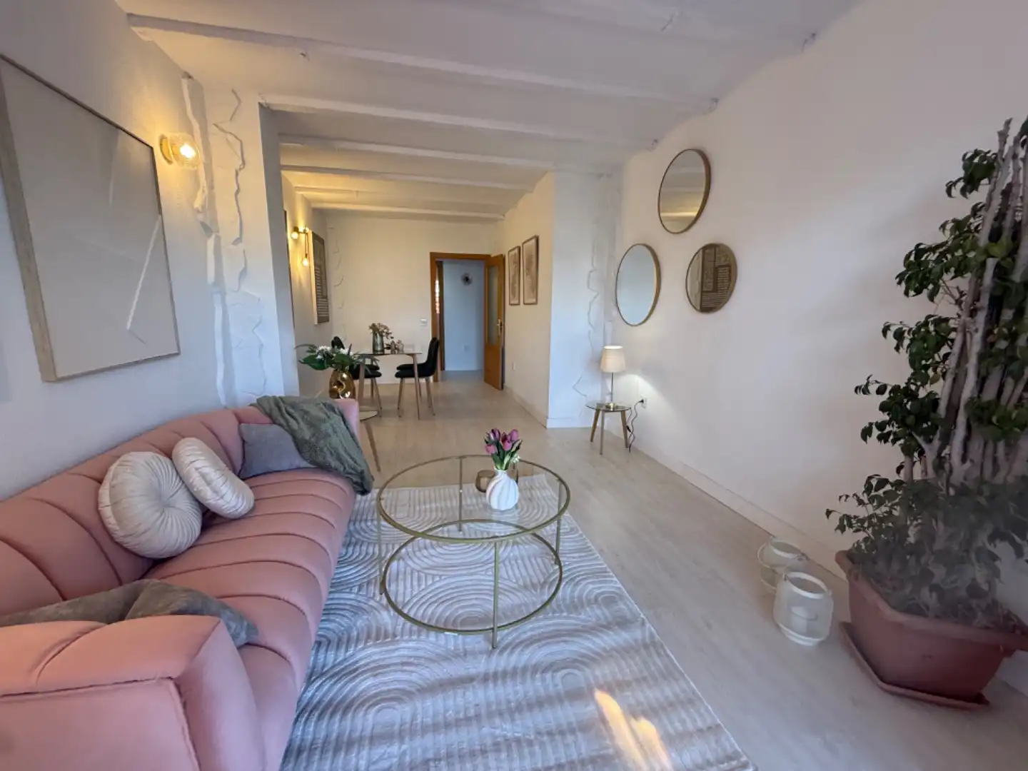 Piso en venta en Avenida Puerta del Mar, 45, Huerta Nueva Sala de estar de Piso en venta en Estepona con Parquet, Terraza y Piscina