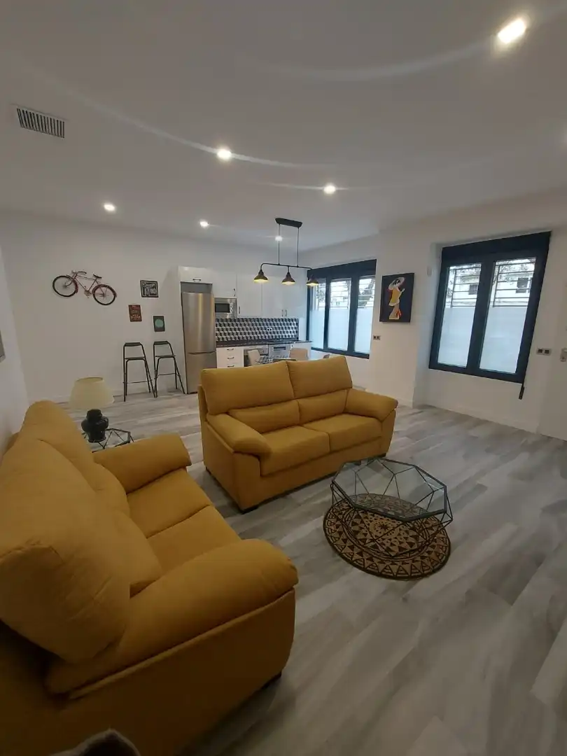 Loft de lloguer a Calle Frigiliana, 8, Los Guindos - Parque Mediterráneo - Santa Paula Sala d'estar de Loft de lloguer en Málaga Capital amb Aire condicionat
